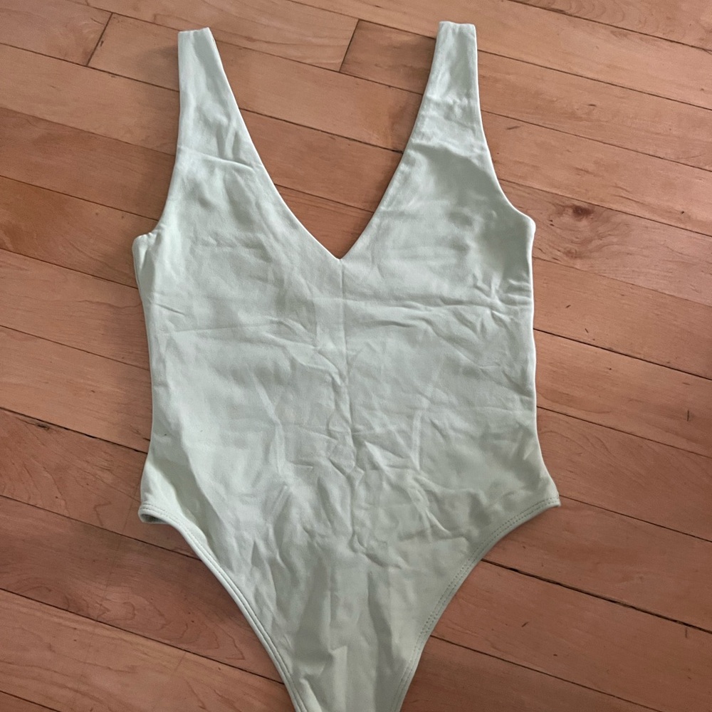 Womens Aritzia bodysuit in Light Green